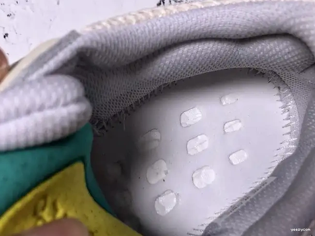 Yeezy Adidas Boost Analog EG7596 700 0605